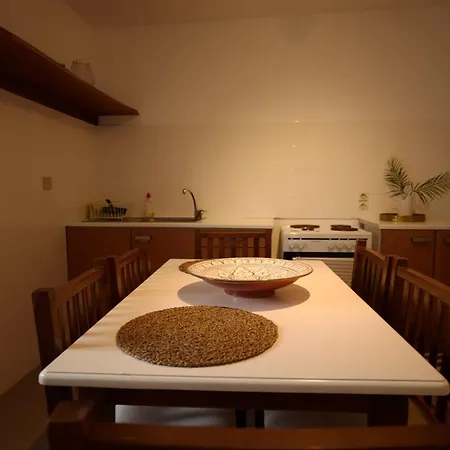 Summer Addicts Home, For The Young At Heart! Prázdninový dům Nausa